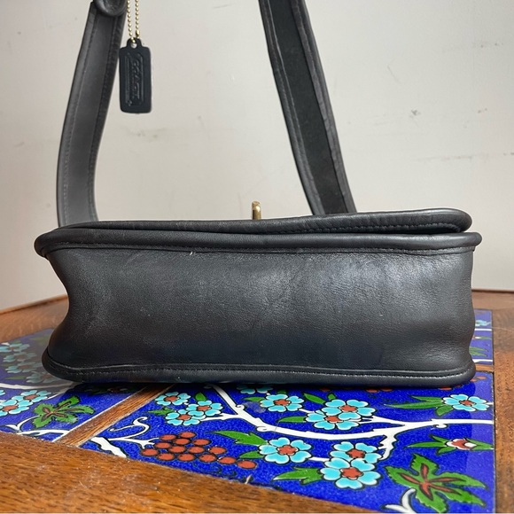 *RARE* Coach Sling Bag #9710 Black Leather NYC Vintage 1985 Turnlock Flap Bag - Picture 5 of 16